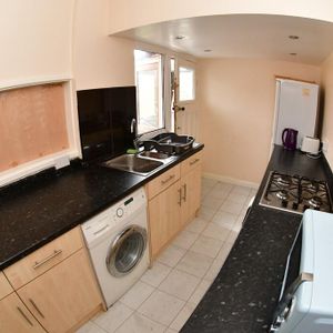 Room in a Shared House, The Mount, CV3 - Photo 2