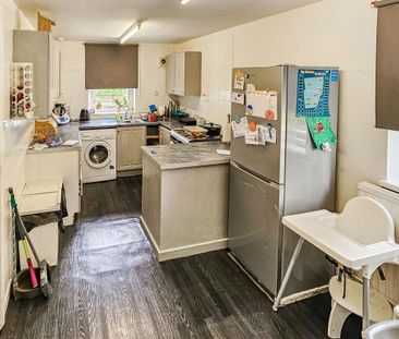 3 bedroom semi-detached house to rent - Photo 6