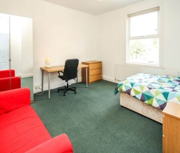 Glebe Avenue (room 2), Kirkstall, Leeds - Photo 6