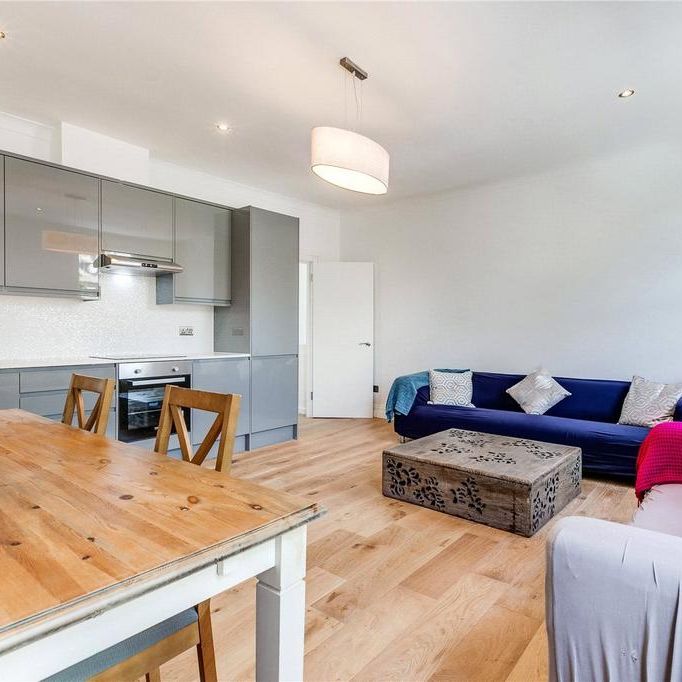 4 bedroom flat to rent - Photo 1