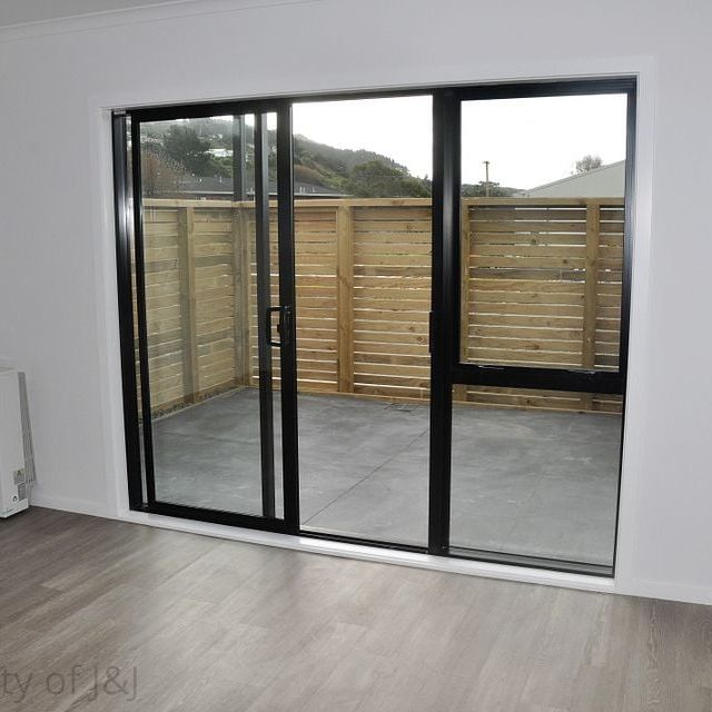 Modern & Sun-Drenched Tawa Gem | 2 Mins to Train! - Photo 1