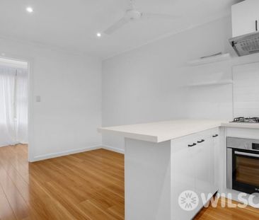 SPACIOUS 2-BEDROOM UNIT IN PRIME ST KILDA EAST LOCATION! - Photo 2