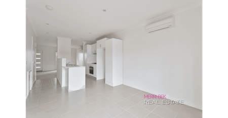 Stylish Street-Front Townhouse Close to All Amenities - Photo 4