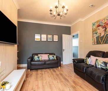 UK Award Winning, exceptionally high standard, design-led, immacula... - Photo 5