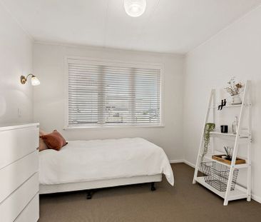 2 Bedroom standalone & pet friendly! - Photo 2