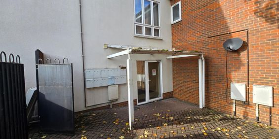 Bennetts Yard, Uxbridge UB8, London - Photo 3