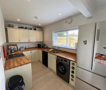 1 bedroom in a house share to rent - Photo 5
