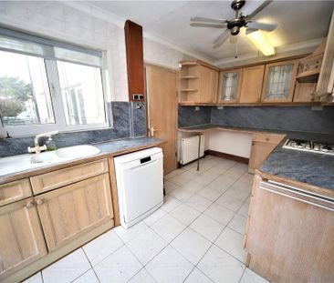2 bedroom end of terrace house to rent - Photo 4
