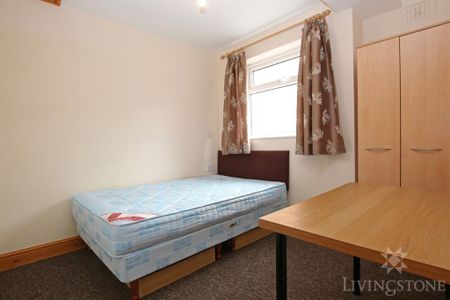 4 bedroom terraced house to rent - Photo 4