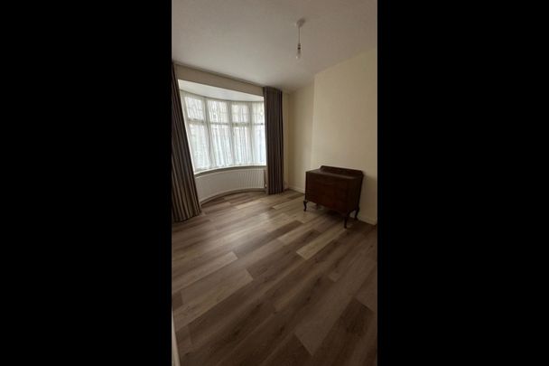 3 Bed Terraced House, Kimberley Avenue, E6 - Photo 1