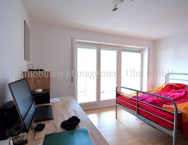 2-Zimmer-Erdgeschosswohnung mit Wintergarten und TG-Stellplatz am Eselsberg! - Foto 1