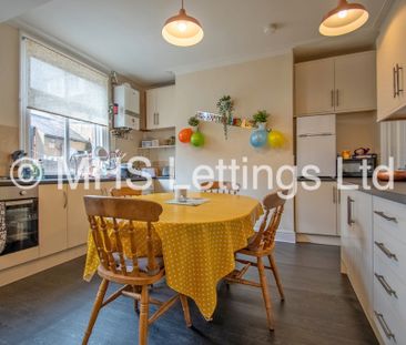 4 Bedroom Mid Terraced House for rent in Wetherby Grove - Photo 6