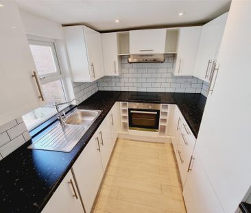 3 Bedroom House to Rent in Wellingborough Road, Rushden, Northants,... - Photo 6