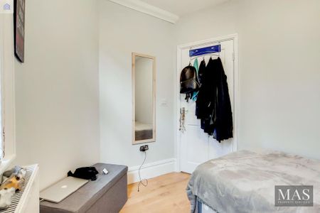 3 bedroom flat to rent - Photo 5