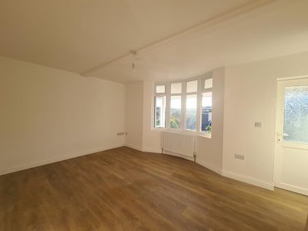 4 bedroom detached house to rent - Photo 2