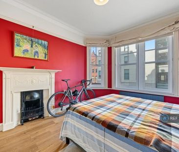 3 bedroom flat to rent - Photo 4