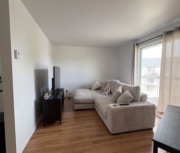 Grand Et Lumineux Appartement 4 1/2 - Photo 2