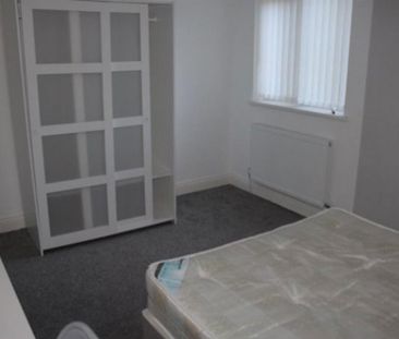 3 bedroom flat to rent - Photo 3