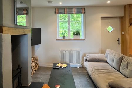 2 bed terraced house to rent in Torrington Place, Kenton, EX6 - Photo 2