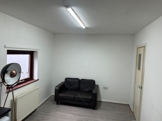 3 Bed Flat, Assembly Passage, E1 - Photo 1
