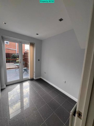 2 bedroom end of terrace house to rent - Photo 4