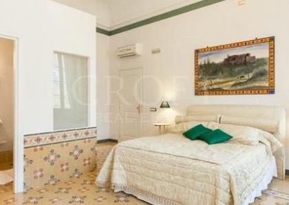 Center-Historic Jewish Quarter: Elegant apartment situated in beautiful Palazzo Nobiliare. Entrance, spacious living with original wood frescoed ceilings, large modern dining and kitchen, 4 bedrooms, 4 Baths, small terrace. #1527