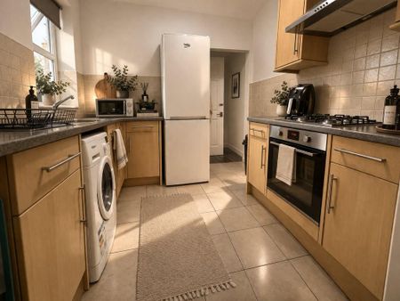 3 bedroom flat to rent - Photo 5
