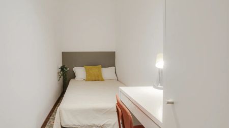 Room in shared apartment in Barcelona - Photo 4