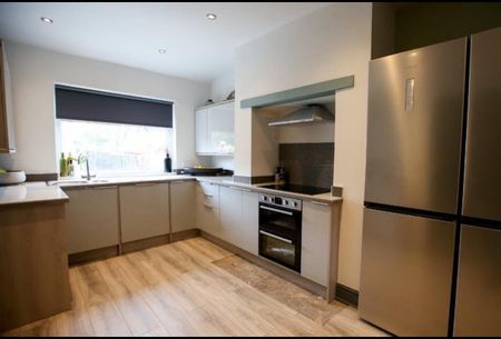6 Bed Terraced House, Seedley Park Road, M6 - Photo 4