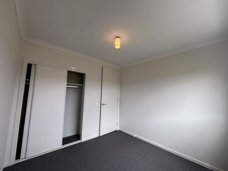 Modern 3-Bedroom Family Home with 2 Bathrooms and Garage - Photo 2