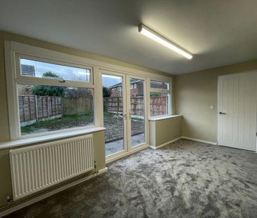 3 bedroom semi-detached house to rent - Photo 5