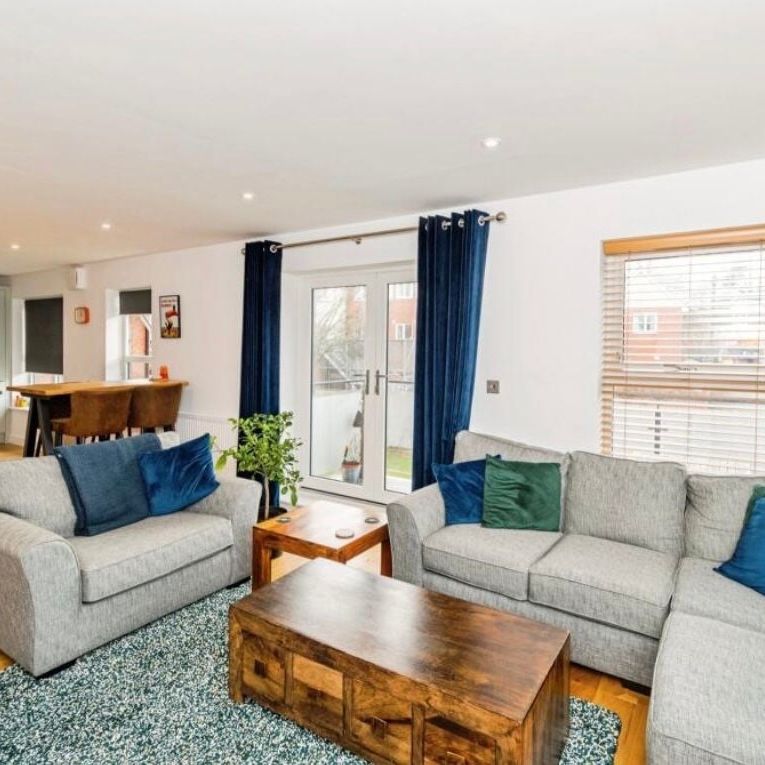 3 Bed Flat, Church End, SO15 - Photo 1