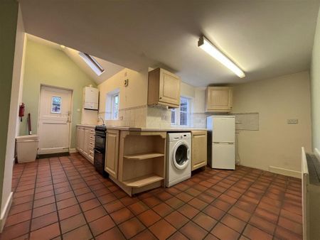 2 bedroom terraced house to rent - Photo 2