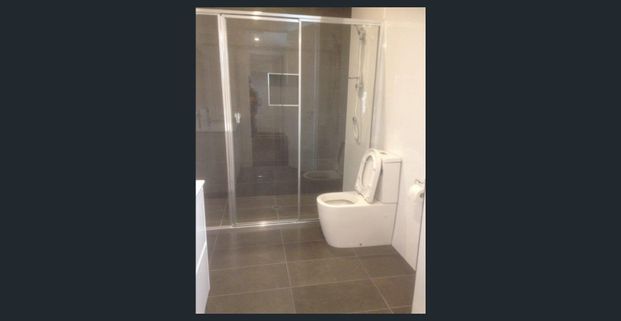 Luxurious 220m2 3BR Home 2 bathrooms Double garaging - Photo 1