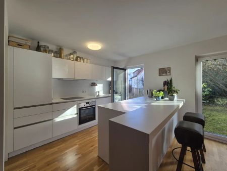 Exklusive 2,5-Zimmer-Erdgeschoßwohnung mit Garten, Terrasse, 2 Stellplätzen am Tannenberg, Böblingen - Photo 4