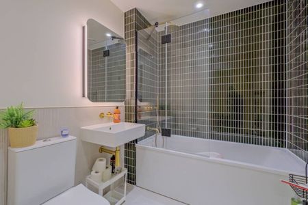 Room in a Shared Flat, Docker Building, E16 - Photo 4