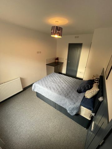 En-suite Room with Kitchenette - Room 4, 24 Upper Kenyon Street, Thorne DN8 - Photo 4