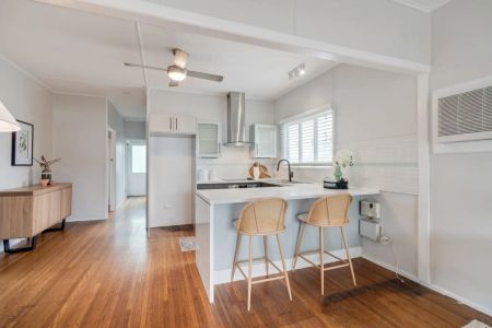 Timeless Charm with Modern Comfort - Castle Hill Views - Photo 2