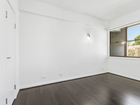 Semi-Furnished Apartment in the Heart of Glebe - Photo 2