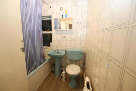 1 bedroom in a house share to rent - Photo 5