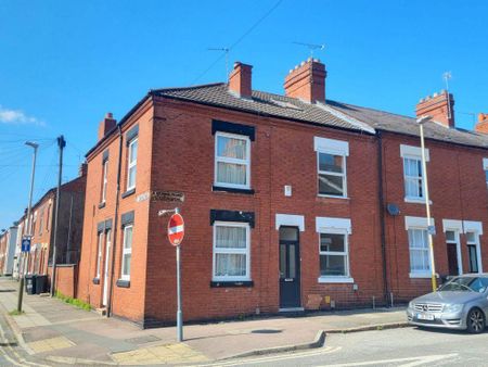 4 bedroom terraced house to rent - Photo 5