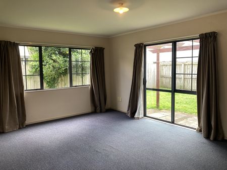 12 Tralee Place, Hamilton East — - Photo 5