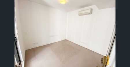 Modern One Bedroom Apartment with Spectacular City & Water Views - Photo 3