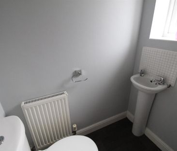 3 bedroom House To Let - Photo 2