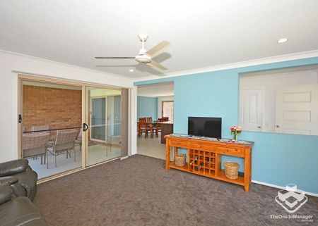 4 Bedroom 2 Bath 2 Car - Photo 2