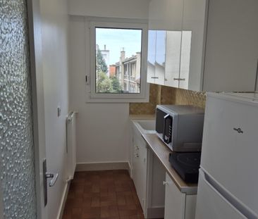 Location Appartement 1 pièce 28m² ST MAUR DES FOSSES 94100 - Photo 3