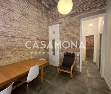 Newly Renovated, Charming 2 Bedroom Apartment in a Peaceful and Cozy Area near Poble Sec - Photo 2