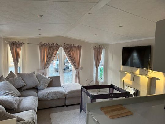 2 bedroom park home to rent - Photo 1