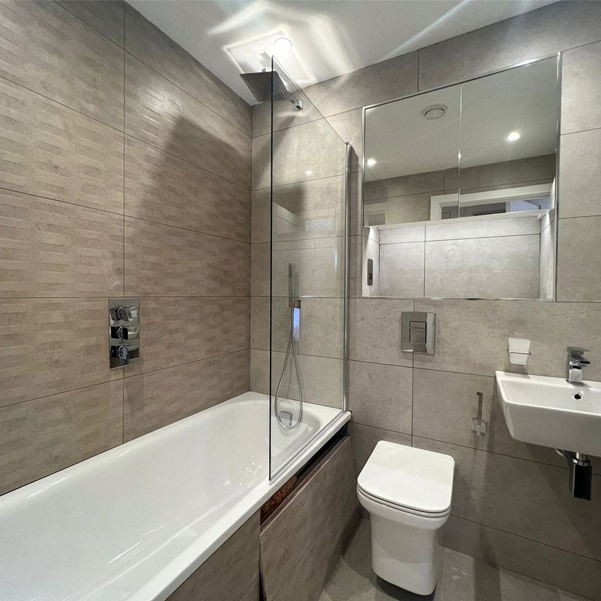 Farnborough Road, Farnborough, Surrey, GU14 - Photo 1