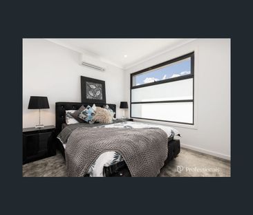 33 Burns Avenue, Clayton South, Vic 3169 - Photo 1